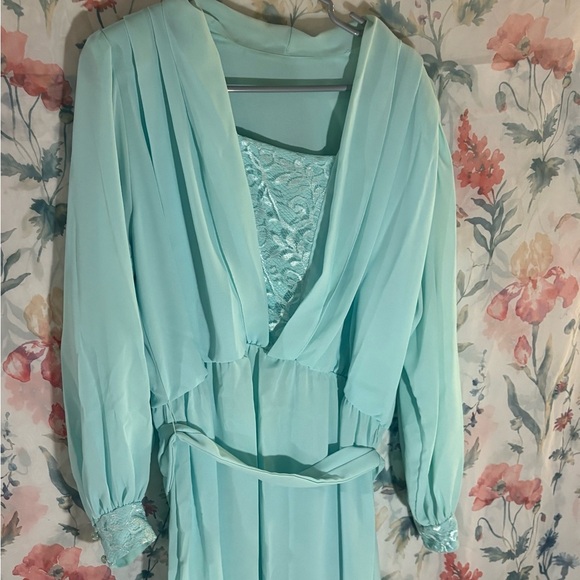 Vintage Elegant Blue Dress with Lace Details - Picture 2 of 10